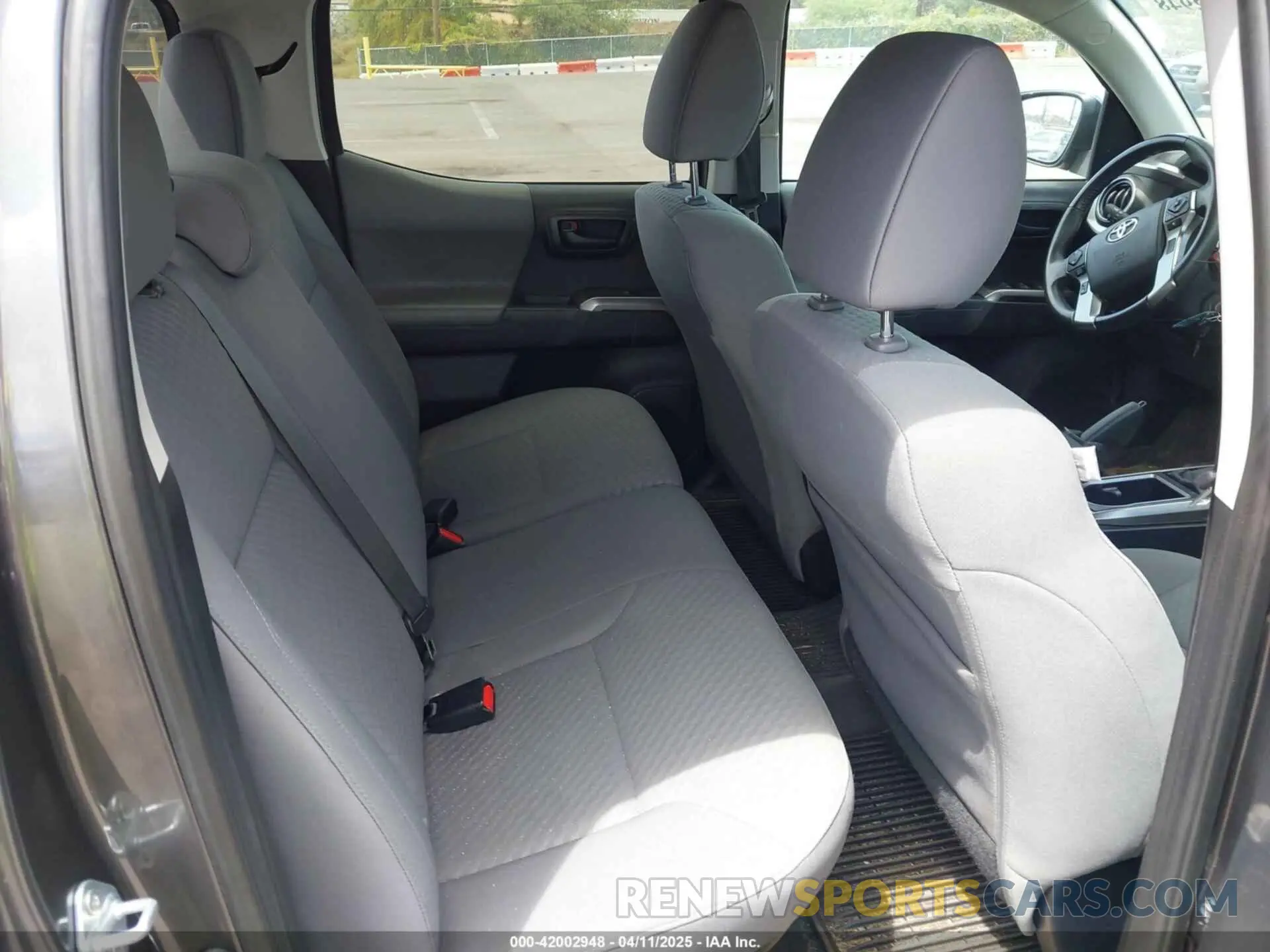 8 fotografías del automóvil dañado 3TYAZ5CN1MT006282 TOYOTA TACOMA 2021