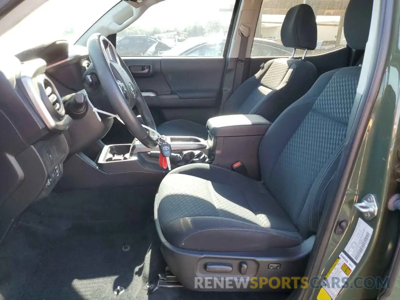 7 fotografías del automóvil dañado 3TYAZ5CN3MT007501 TOYOTA TACOMA 2021