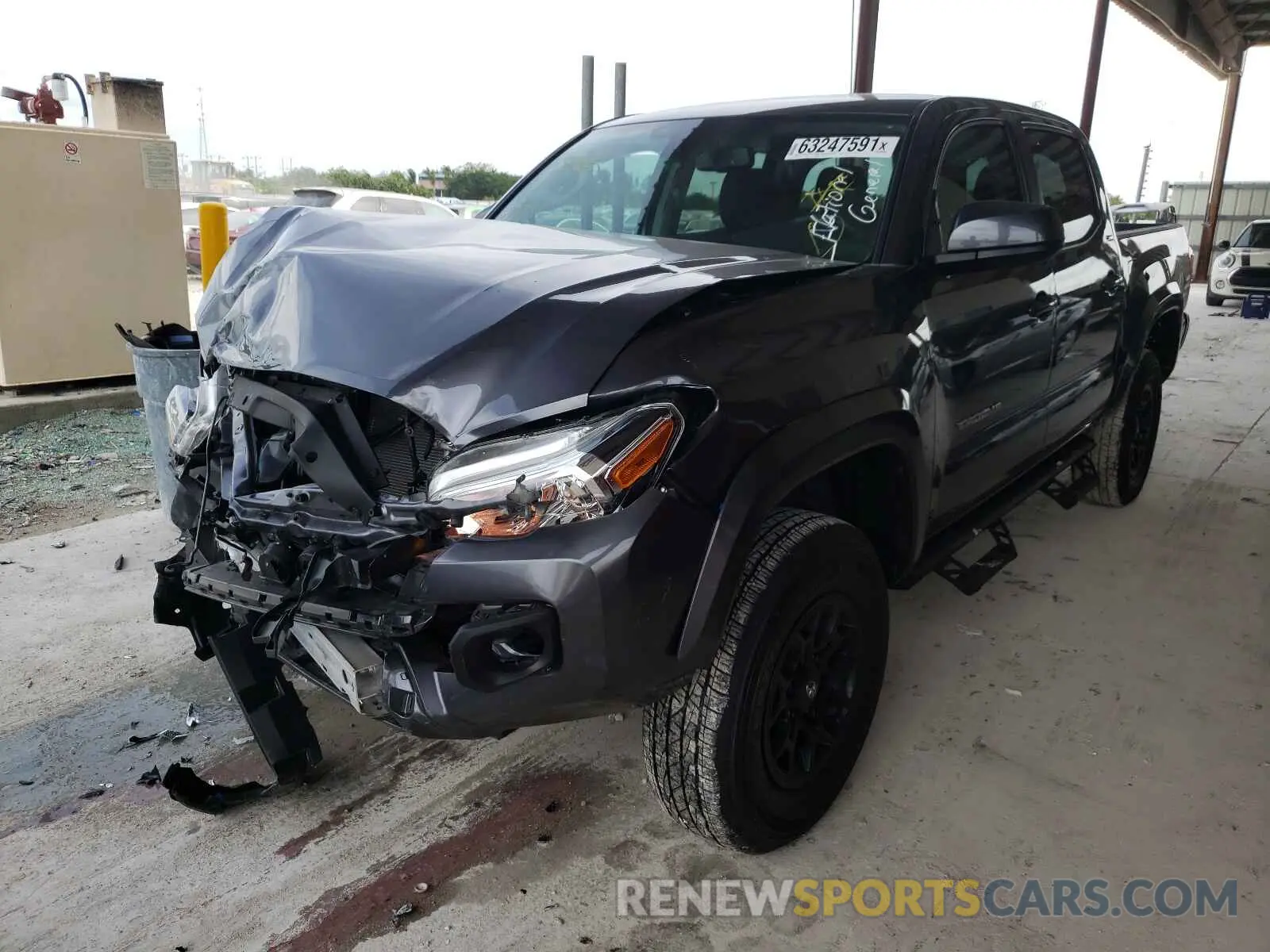 2 fotografías del automóvil dañado 3TYAZ5CN5MT011548 TOYOTA TACOMA 2021