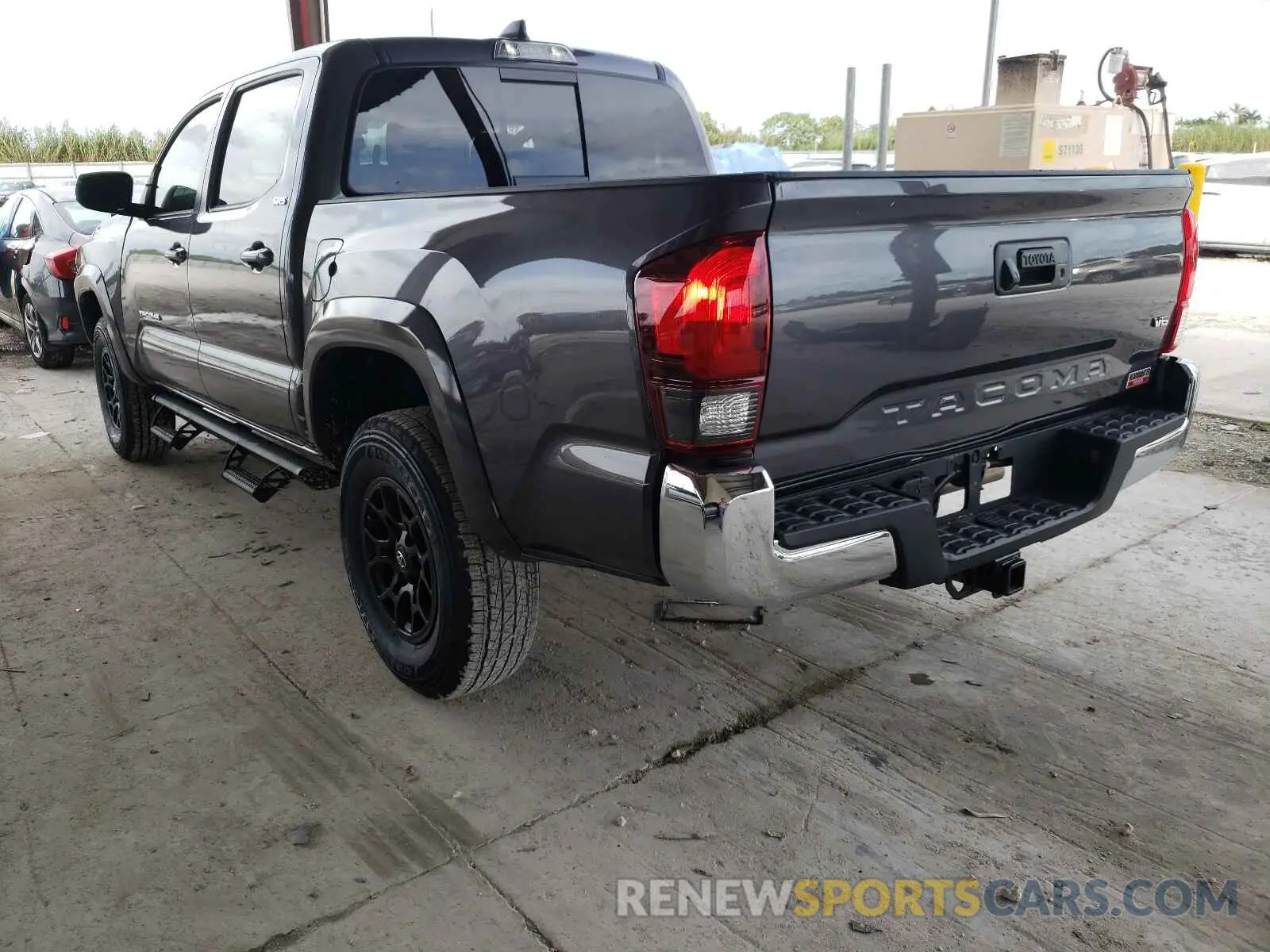 3 fotografías del automóvil dañado 3TYAZ5CN5MT011548 TOYOTA TACOMA 2021