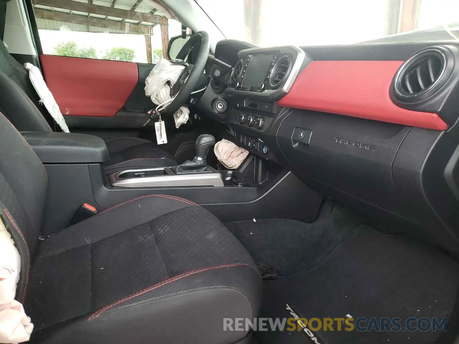 5 fotografías del automóvil dañado 3TYAZ5CN5MT011548 TOYOTA TACOMA 2021