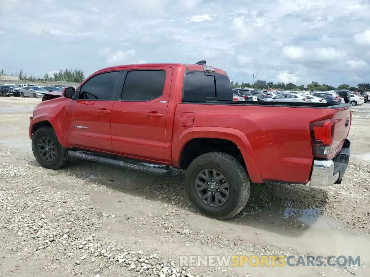 2 fotografías del automóvil dañado 3TYAZ5CN6MT012675 TOYOTA TACOMA 2021