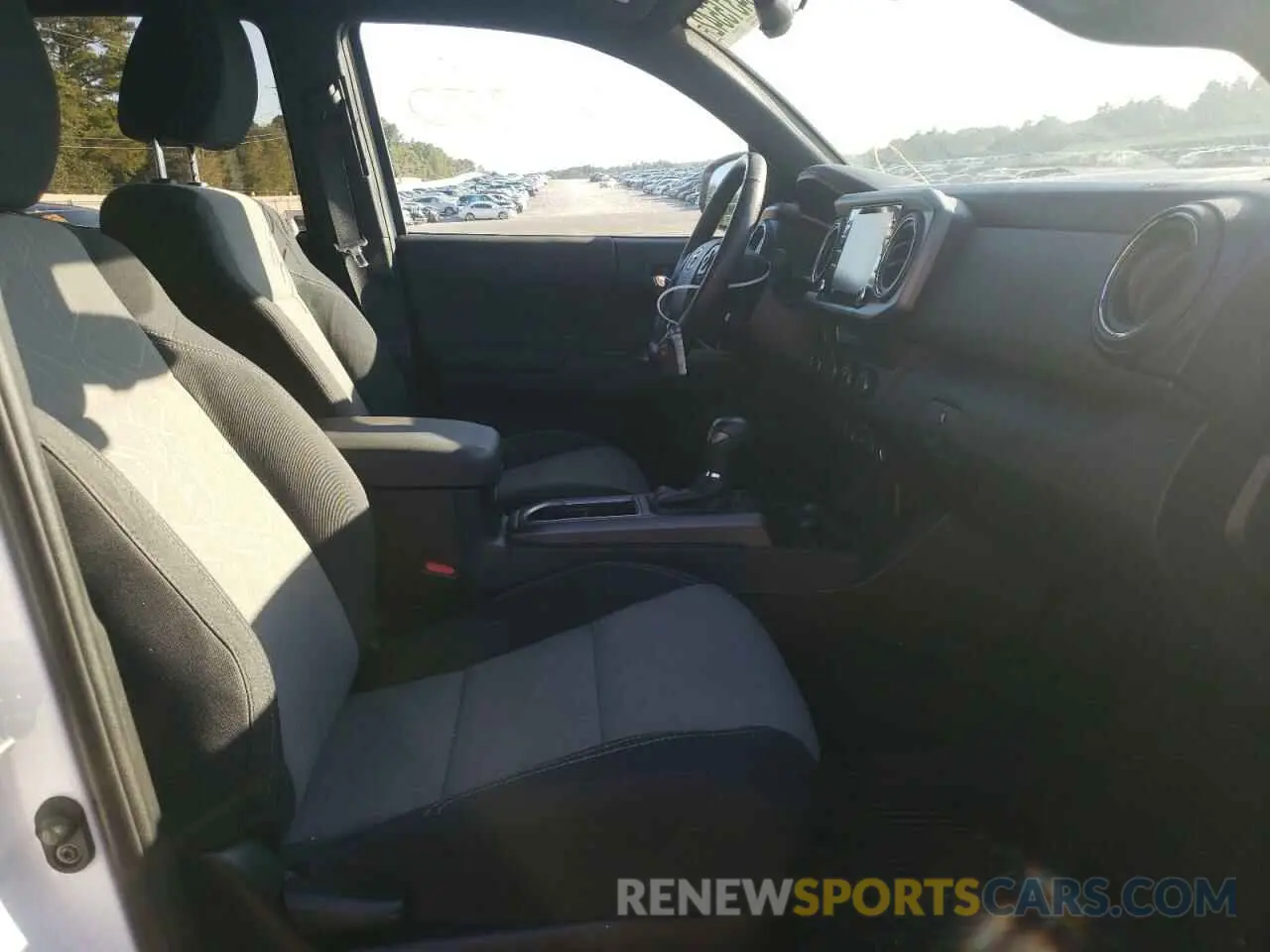 5 fotografías del automóvil dañado 3TYCZ5AN0MT012702 TOYOTA TACOMA 2021