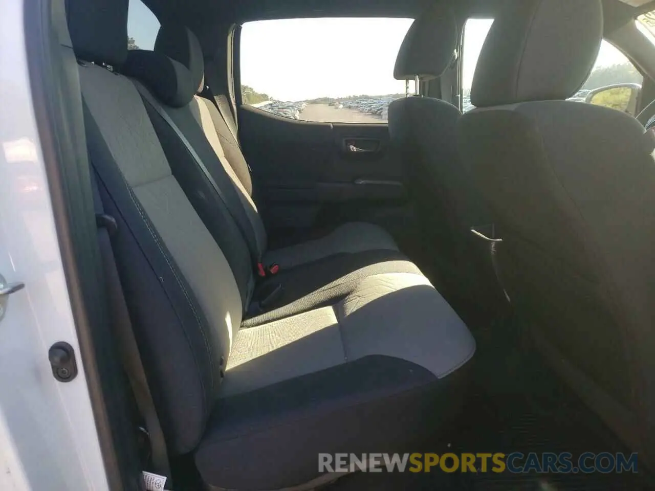 6 fotografías del automóvil dañado 3TYCZ5AN0MT012702 TOYOTA TACOMA 2021