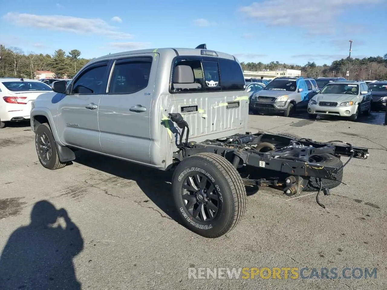 2 fotografías del automóvil dañado 3TYCZ5AN0MT038541 TOYOTA TACOMA 2021