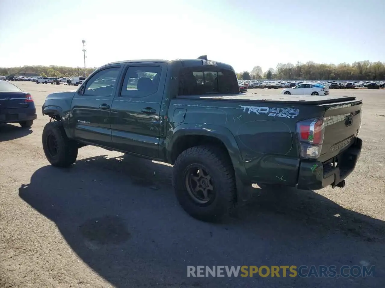 2 fotografías del automóvil dañado 3TYCZ5AN1MT041397 TOYOTA TACOMA 2021