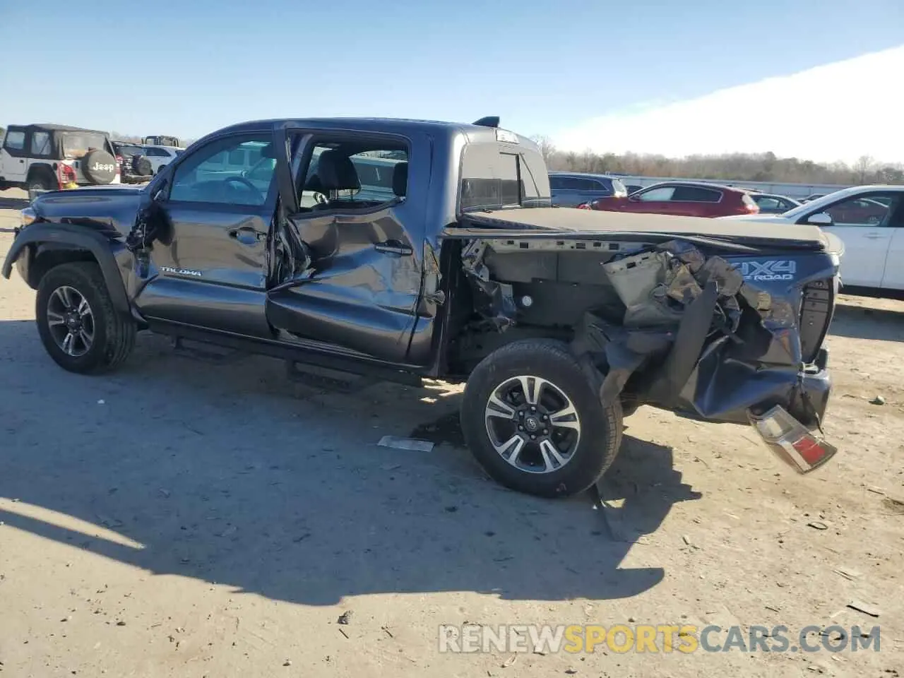 2 fotografías del automóvil dañado 3TYCZ5AN1MT049838 TOYOTA TACOMA 2021