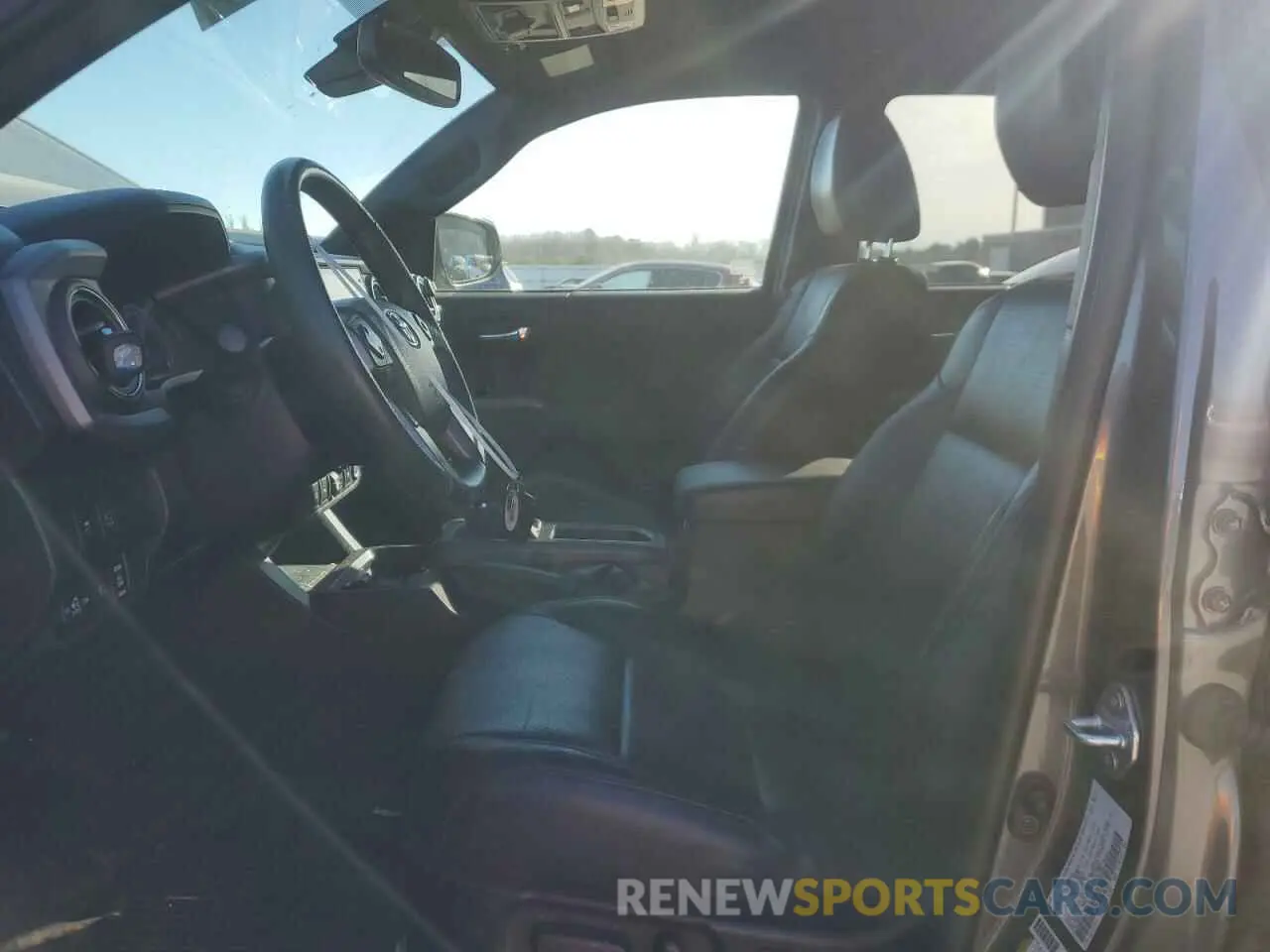 7 fotografías del automóvil dañado 3TYCZ5AN1MT049838 TOYOTA TACOMA 2021