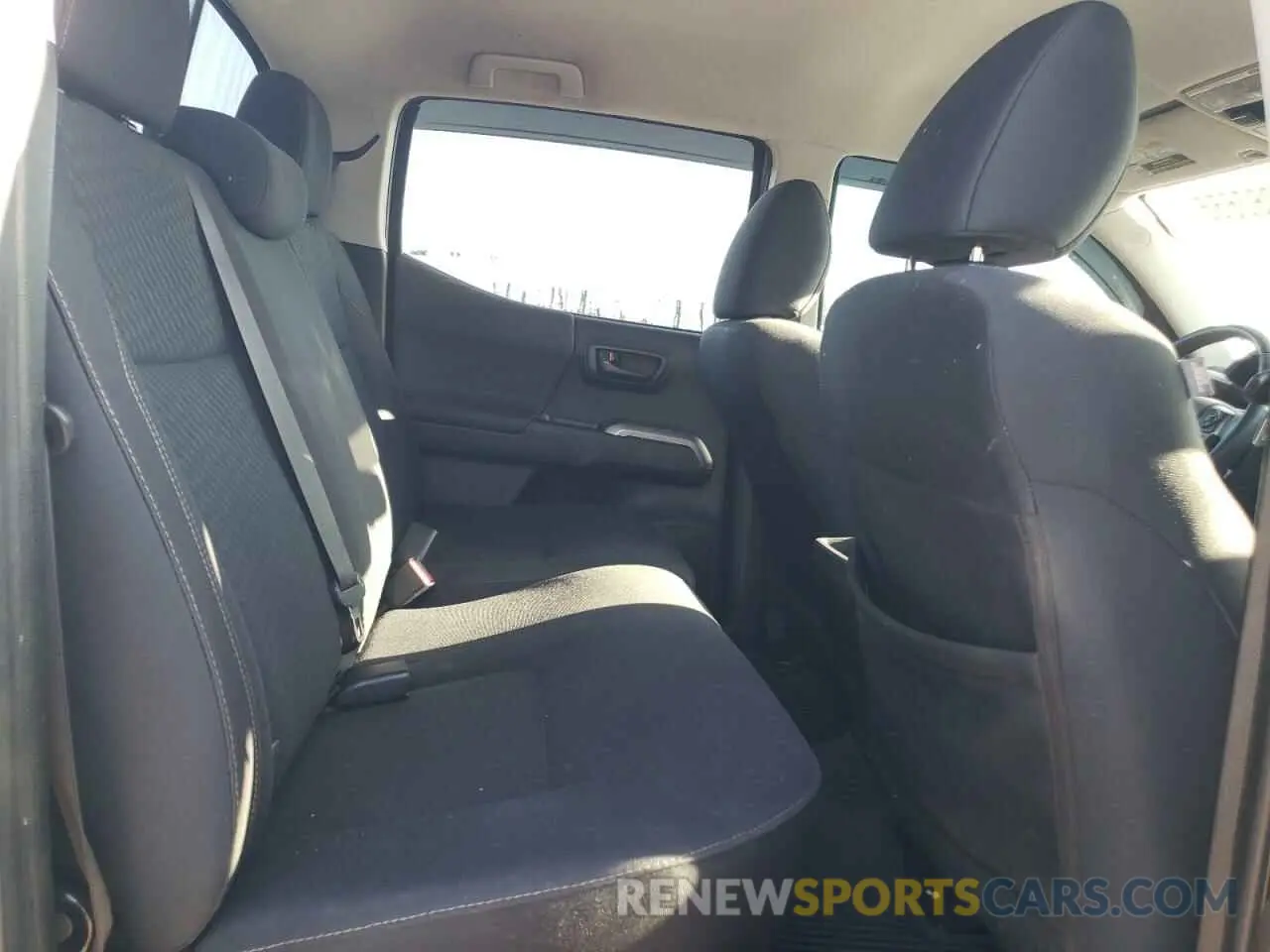 10 fotografías del automóvil dañado 3TYCZ5AN2MT027654 TOYOTA TACOMA 2021