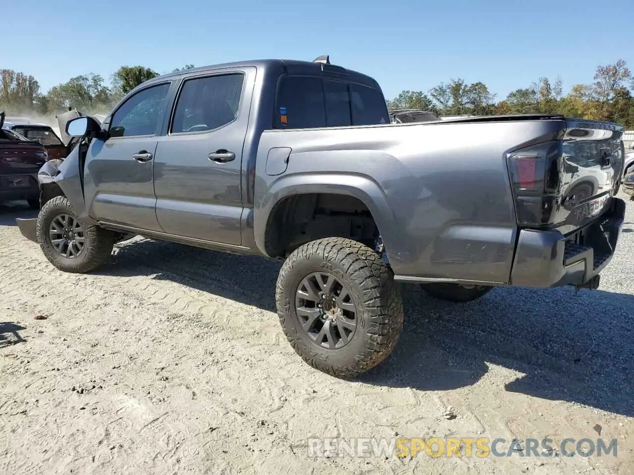2 fotografías del automóvil dañado 3TYCZ5AN4MT039904 TOYOTA TACOMA 2021