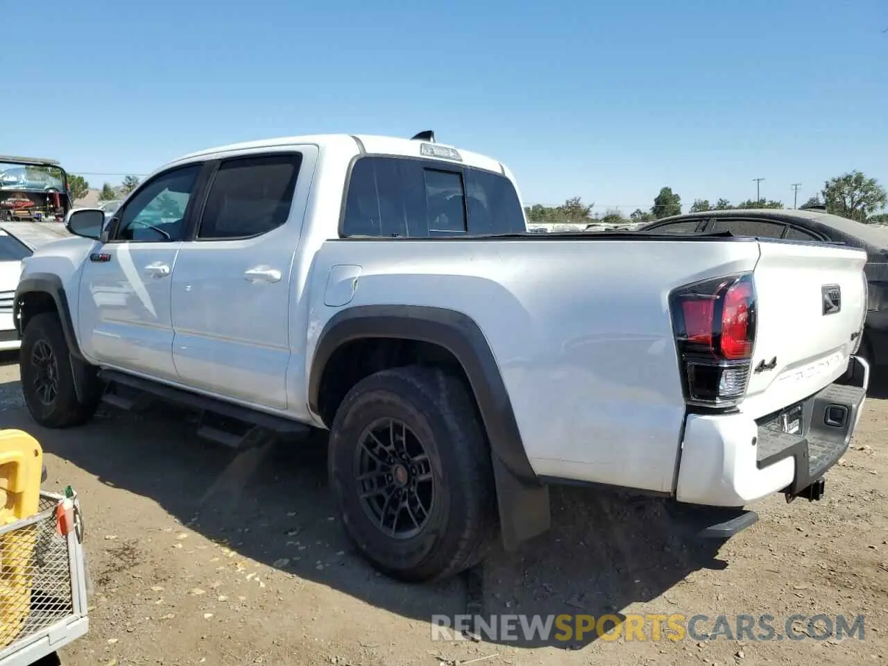 2 fotografías del automóvil dañado 3TYCZ5AN5MT041936 TOYOTA TACOMA 2021
