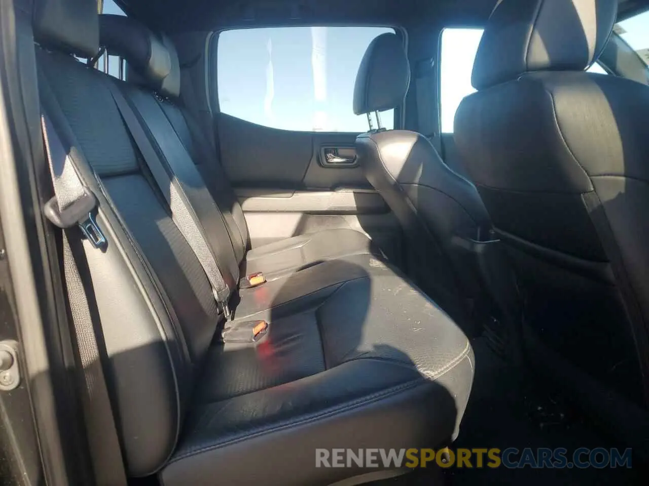 11 fotografías del automóvil dañado 3TYCZ5AN8MT029330 TOYOTA TACOMA 2021