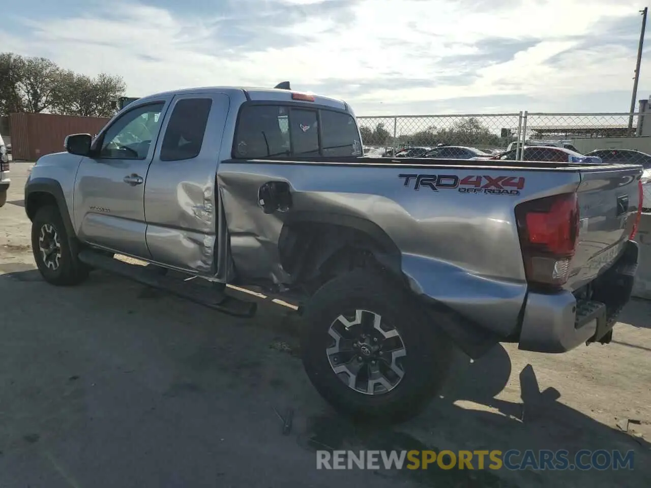 2 fotografías del automóvil dañado 3TYSZ5AN4MT017798 TOYOTA TACOMA 2021