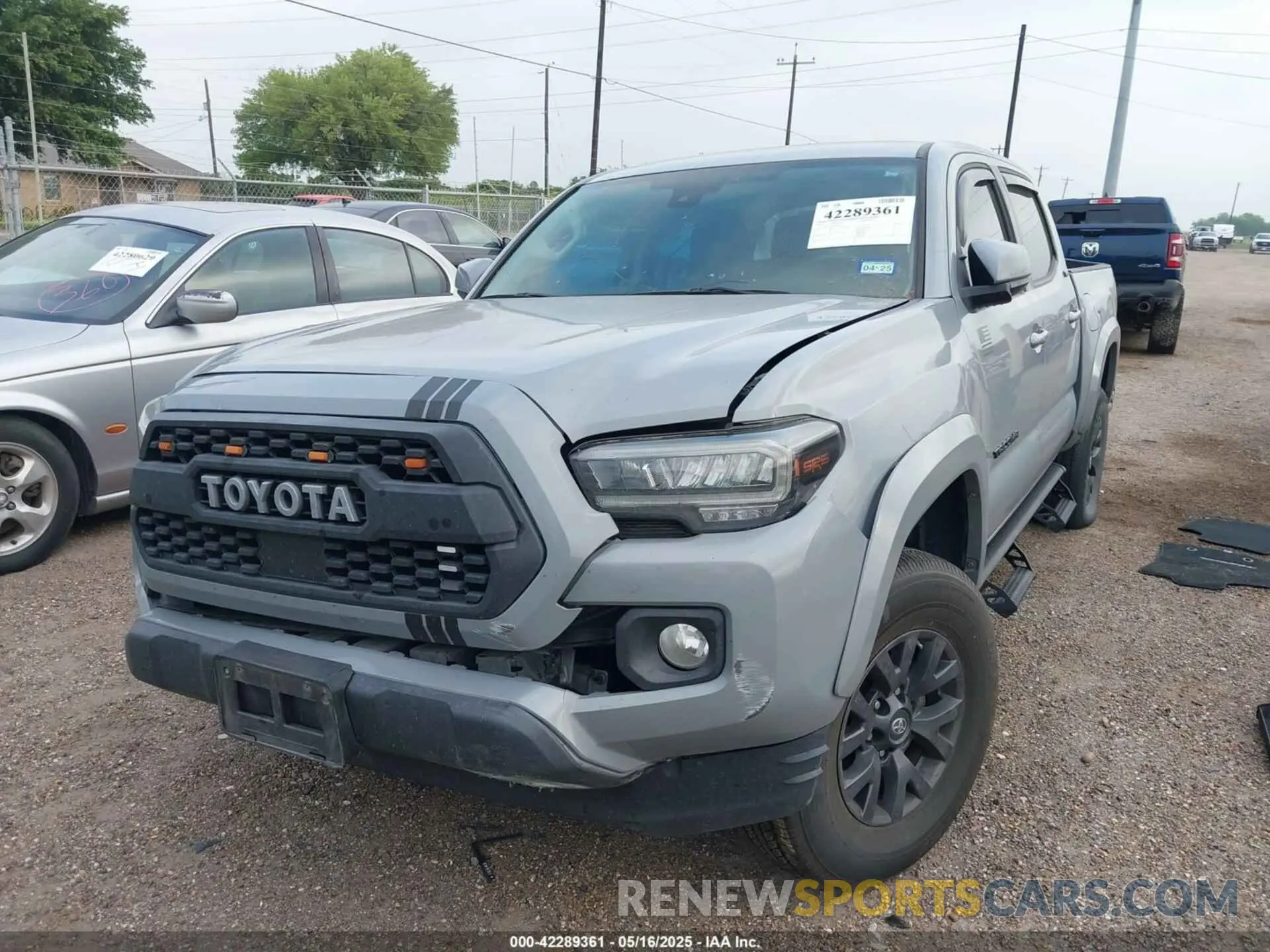 2 fotografías del automóvil dañado 5TFAX5GN3MX193319 TOYOTA TACOMA 2021