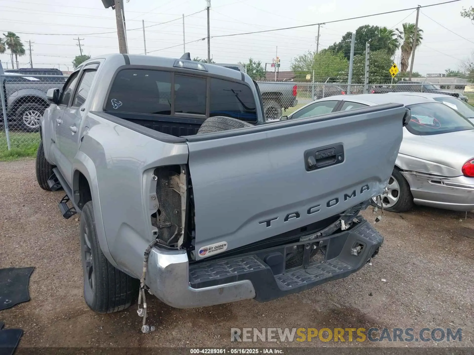3 fotografías del automóvil dañado 5TFAX5GN3MX193319 TOYOTA TACOMA 2021