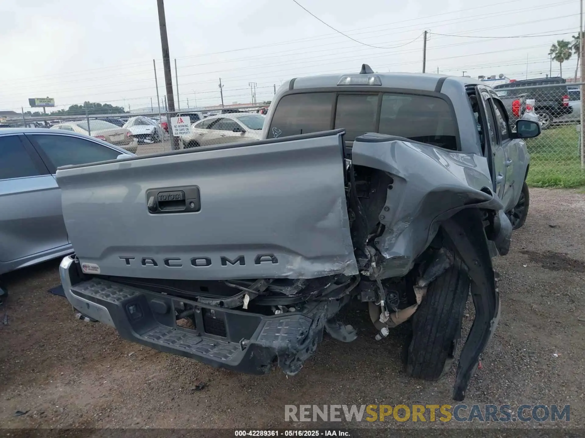 4 fotografías del automóvil dañado 5TFAX5GN3MX193319 TOYOTA TACOMA 2021