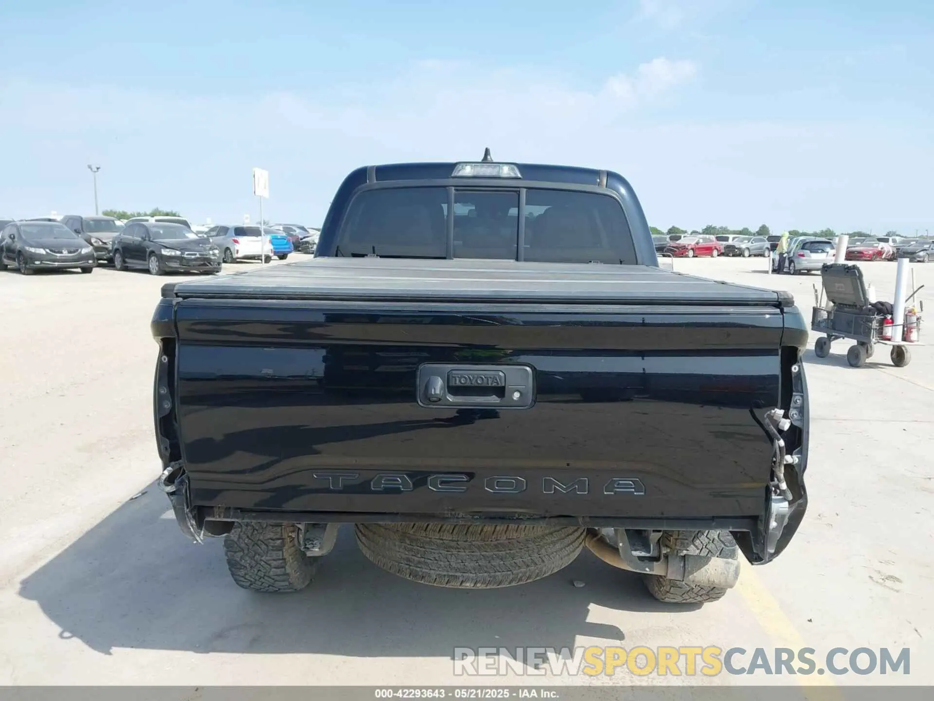 17 fotografías del automóvil dañado 5TFAX5GN4MX189814 TOYOTA TACOMA 2021