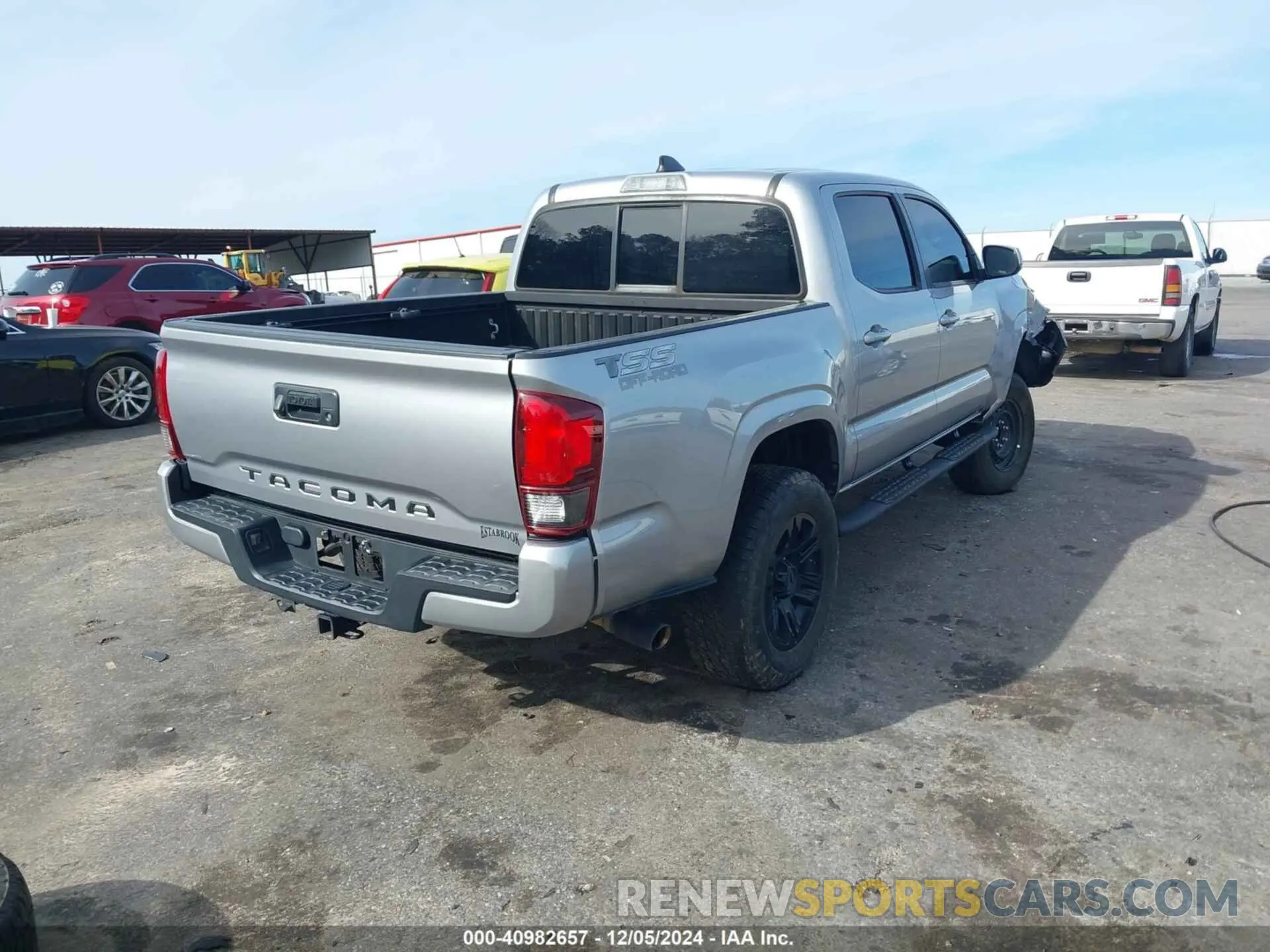 4 fotografías del automóvil dañado 5TFAX5GN5MX190132 TOYOTA TACOMA 2021