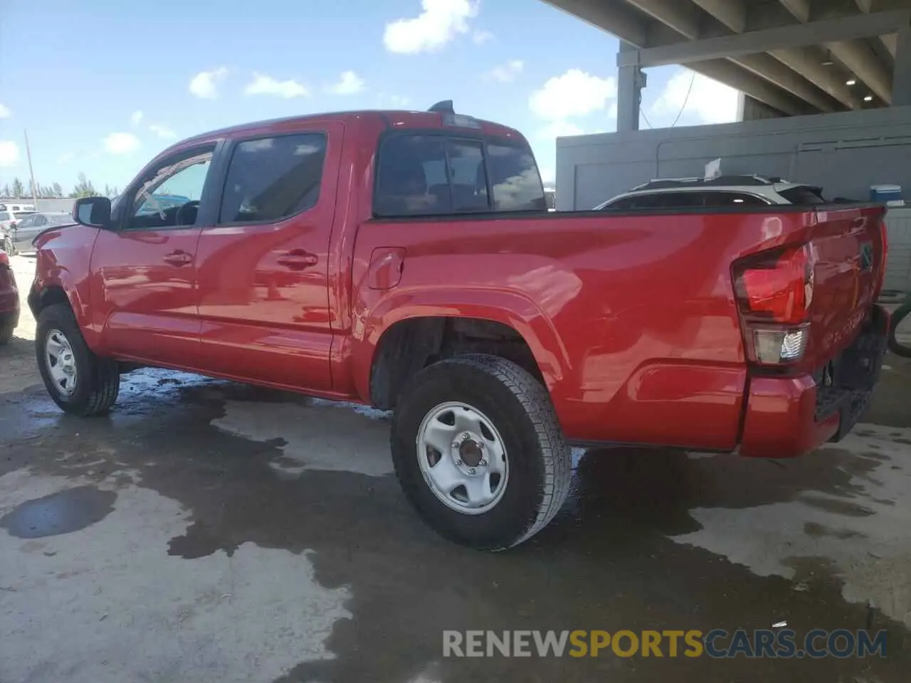 2 fotografías del automóvil dañado 5TFAX5GN5MX192463 TOYOTA TACOMA 2021