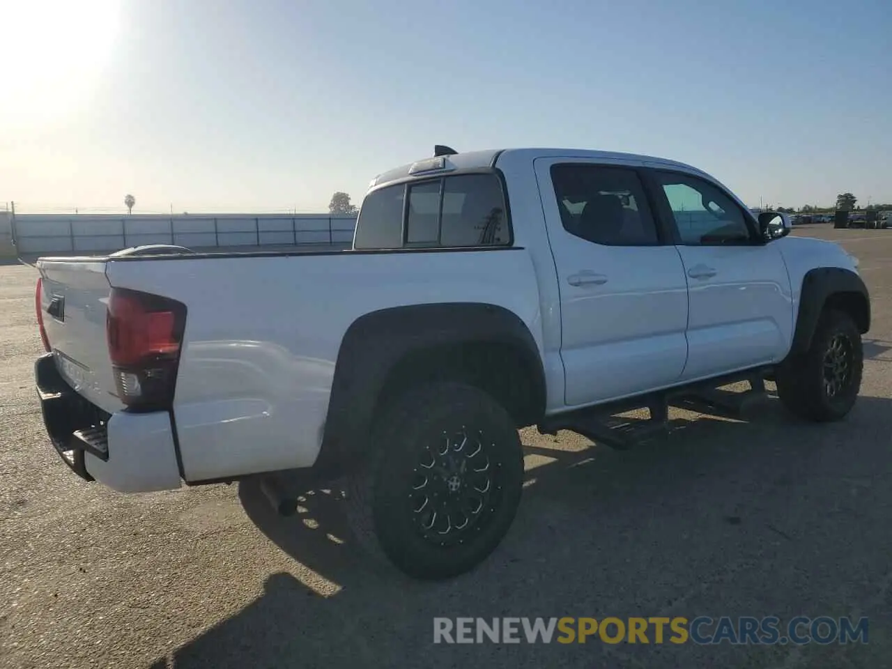 3 fotografías del automóvil dañado 5TFAX5GN7MX191508 TOYOTA TACOMA 2021