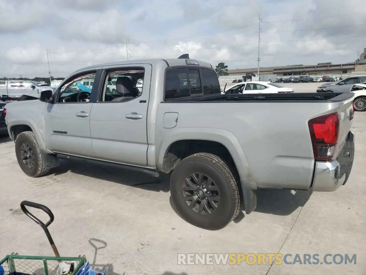 2 fotografías del automóvil dañado 5TFAX5GN7MX192058 TOYOTA TACOMA 2021