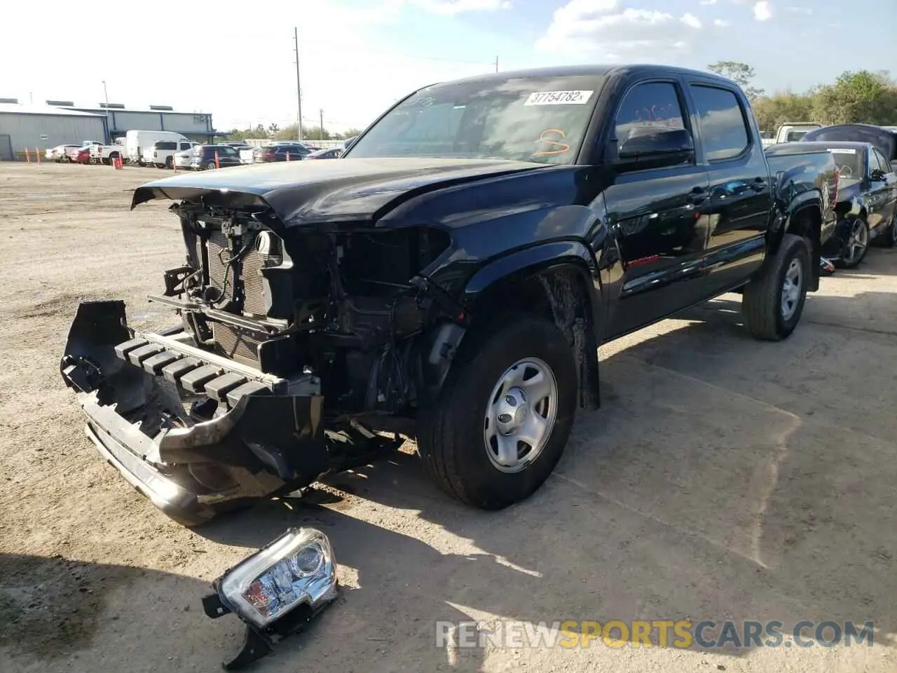 2 fotografías del automóvil dañado 5TFAX5GN9MX191011 TOYOTA TACOMA 2021