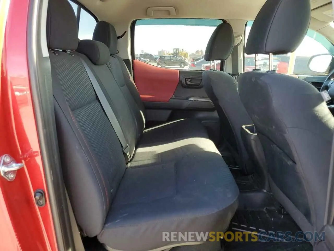 10 fotografías del automóvil dañado 5TFAZ5CN0MX096840 TOYOTA TACOMA 2021
