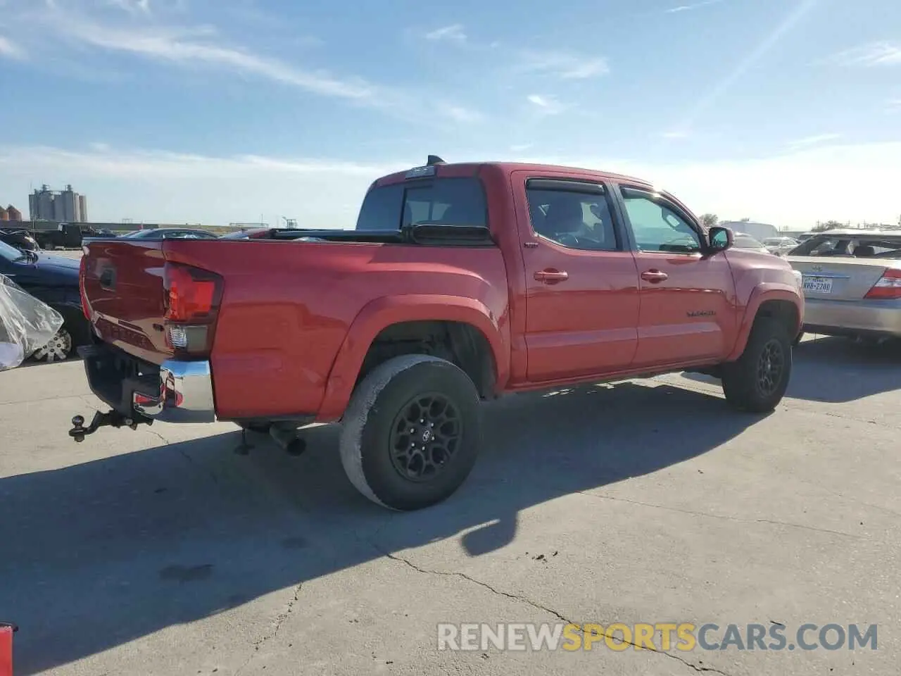 3 fotografías del automóvil dañado 5TFAZ5CN0MX096840 TOYOTA TACOMA 2021