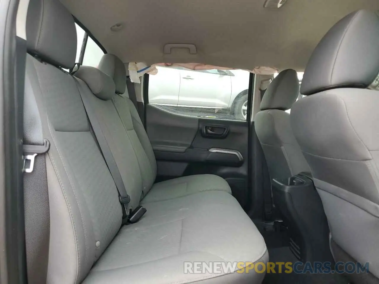 11 fotografías del automóvil dañado 5TFAZ5CN0MX105634 TOYOTA TACOMA 2021