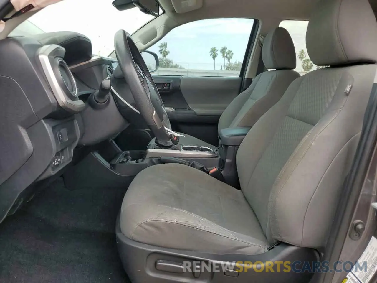 7 fotografías del automóvil dañado 5TFAZ5CN0MX105634 TOYOTA TACOMA 2021