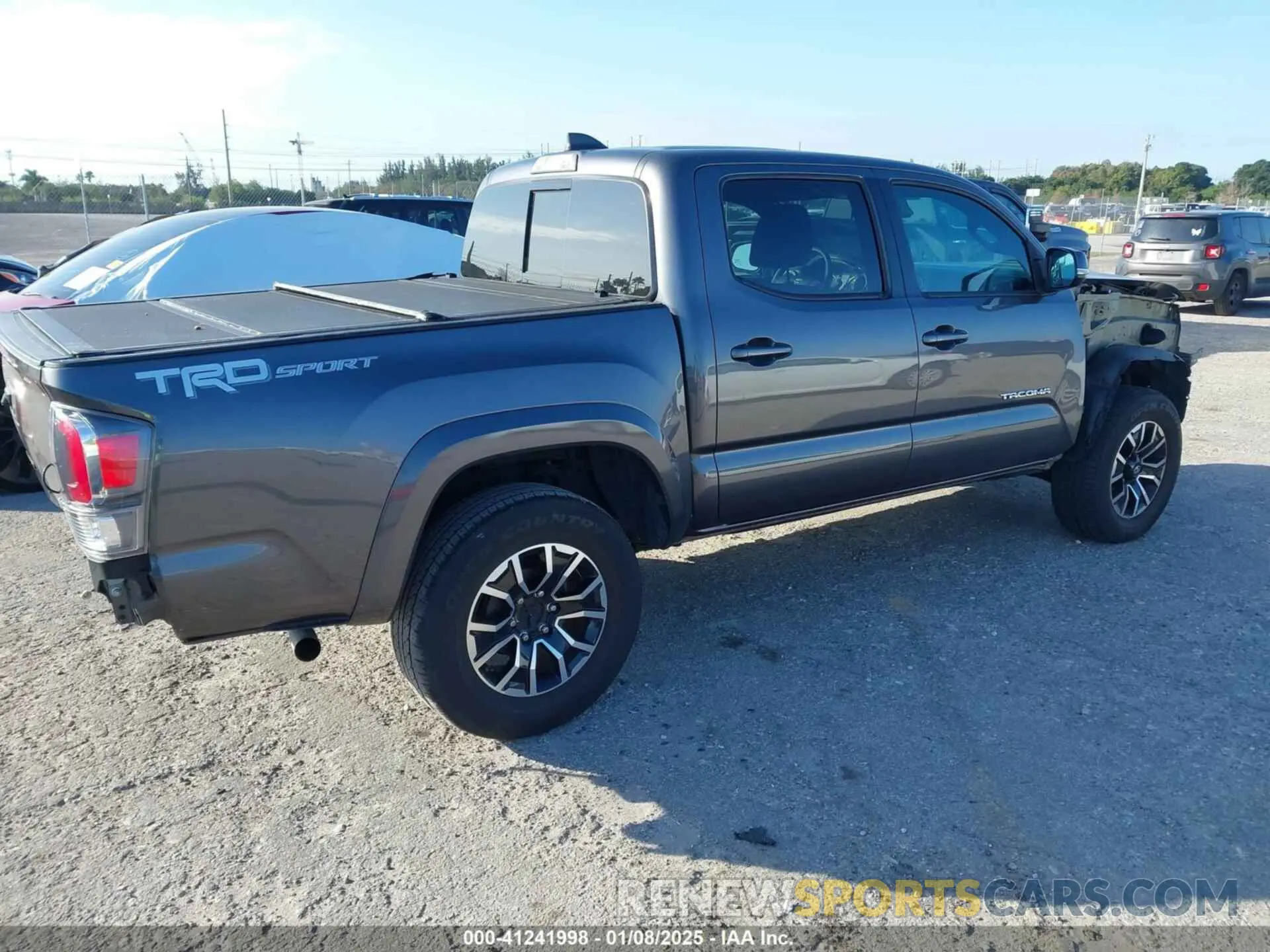 4 fotografías del automóvil dañado 5TFAZ5CN1MX098953 TOYOTA TACOMA 2021