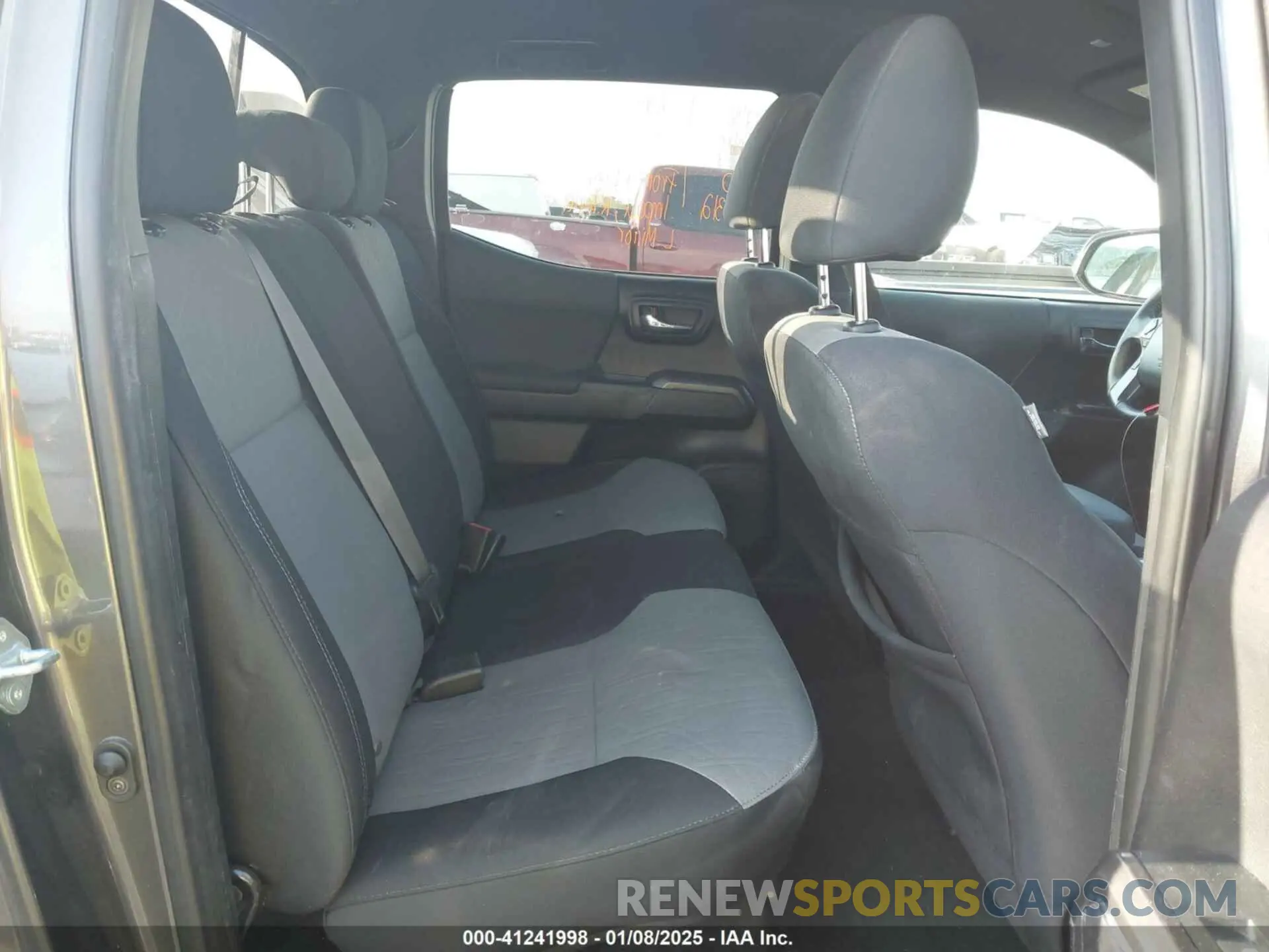 8 fotografías del automóvil dañado 5TFAZ5CN1MX098953 TOYOTA TACOMA 2021