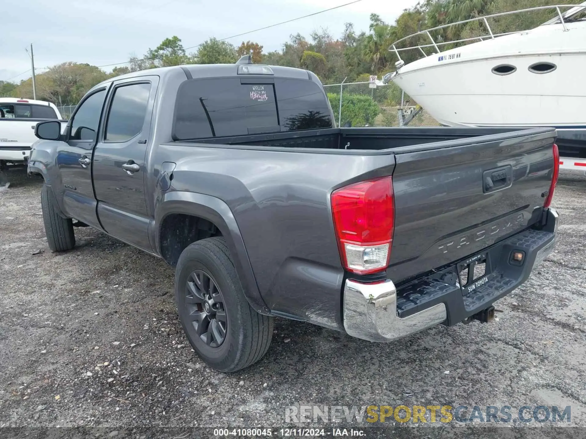 3 fotografías del automóvil dañado 5TFAZ5CN1MX109272 TOYOTA TACOMA 2021