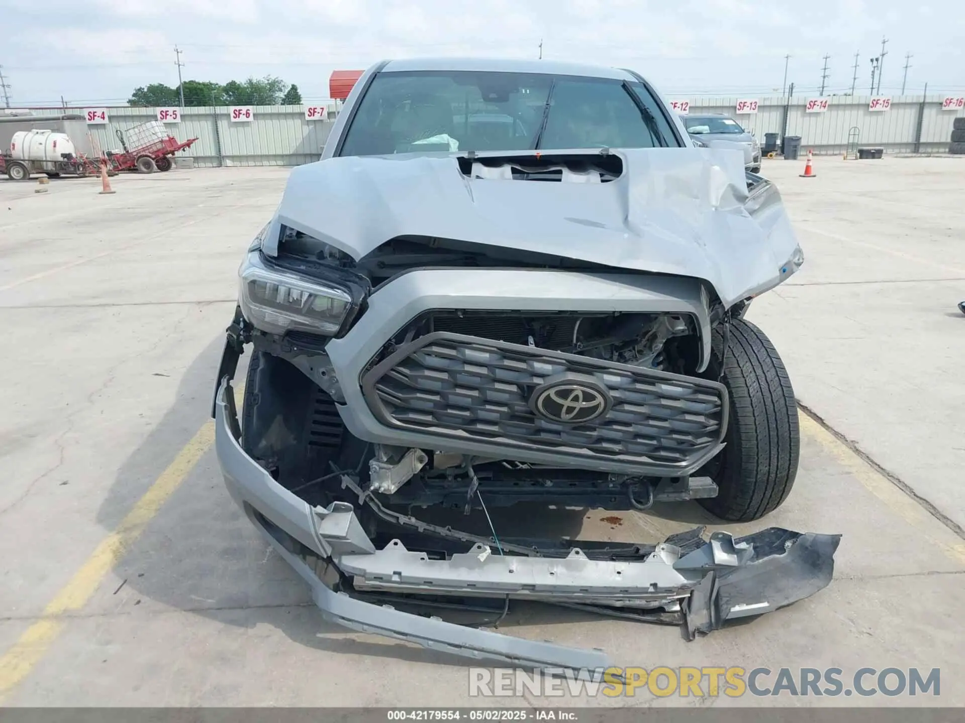 13 fotografías del automóvil dañado 5TFAZ5CN1MX112477 TOYOTA TACOMA 2021