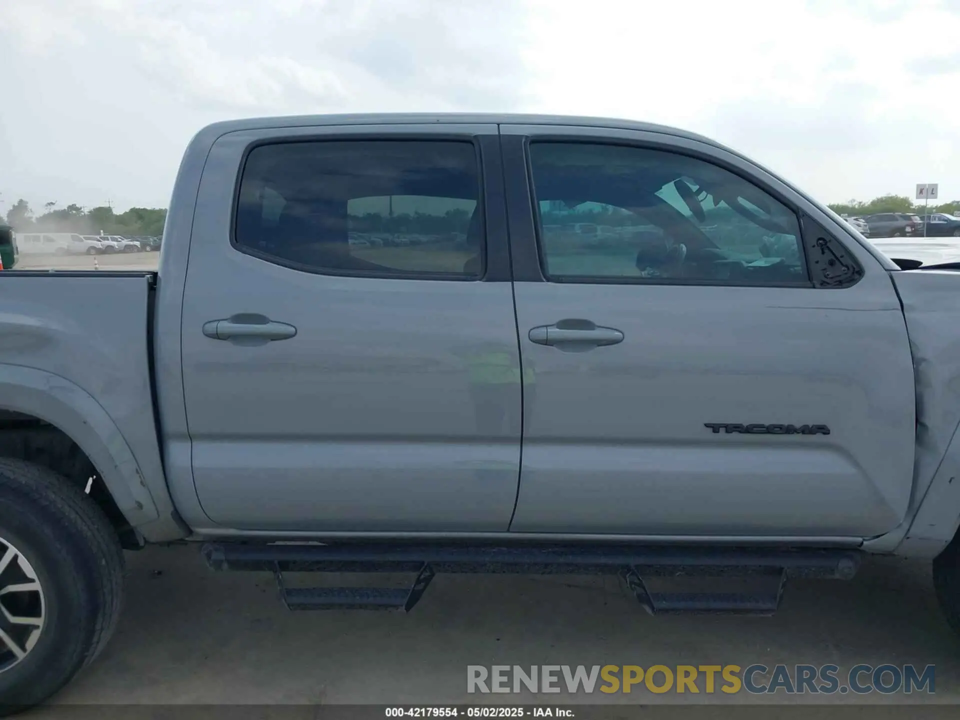 14 fotografías del automóvil dañado 5TFAZ5CN1MX112477 TOYOTA TACOMA 2021