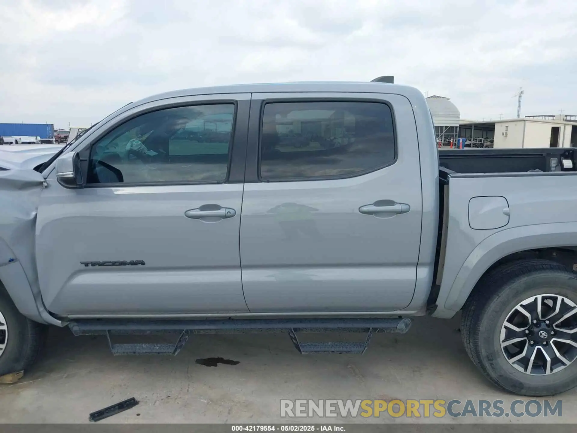 15 fotografías del automóvil dañado 5TFAZ5CN1MX112477 TOYOTA TACOMA 2021