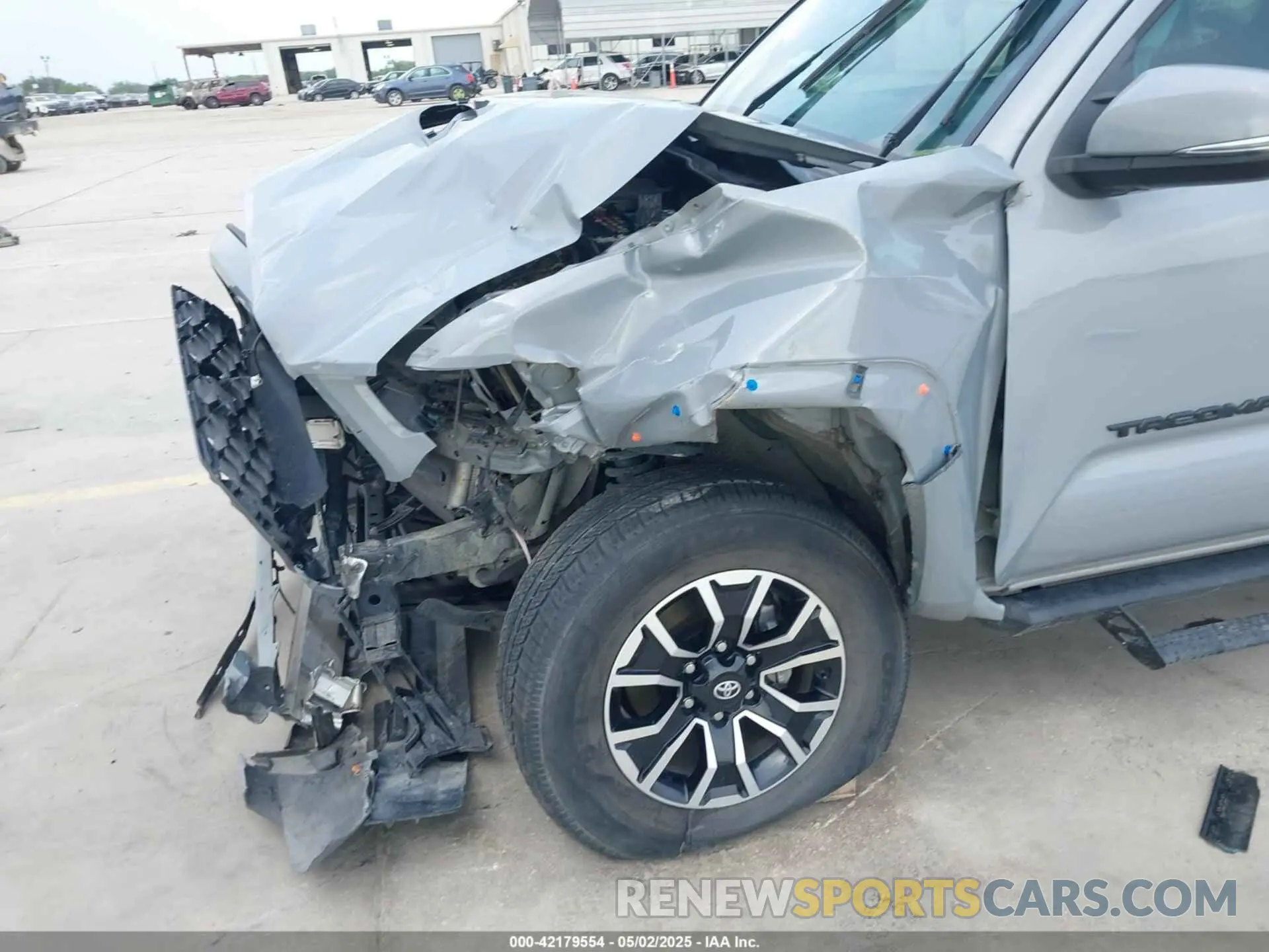 18 fotografías del automóvil dañado 5TFAZ5CN1MX112477 TOYOTA TACOMA 2021