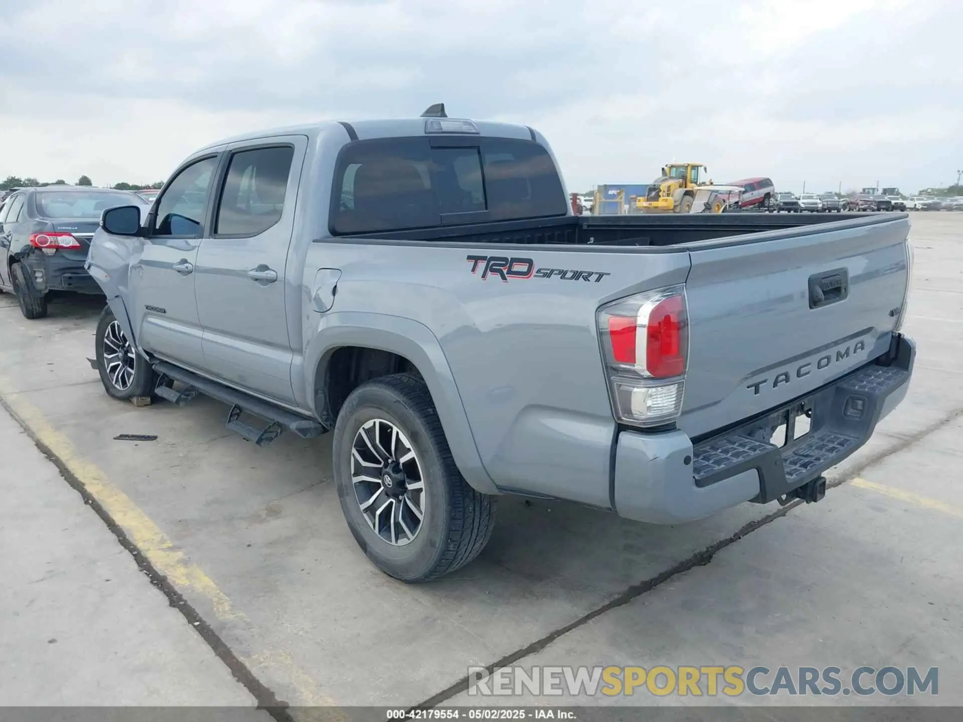 3 fotografías del automóvil dañado 5TFAZ5CN1MX112477 TOYOTA TACOMA 2021