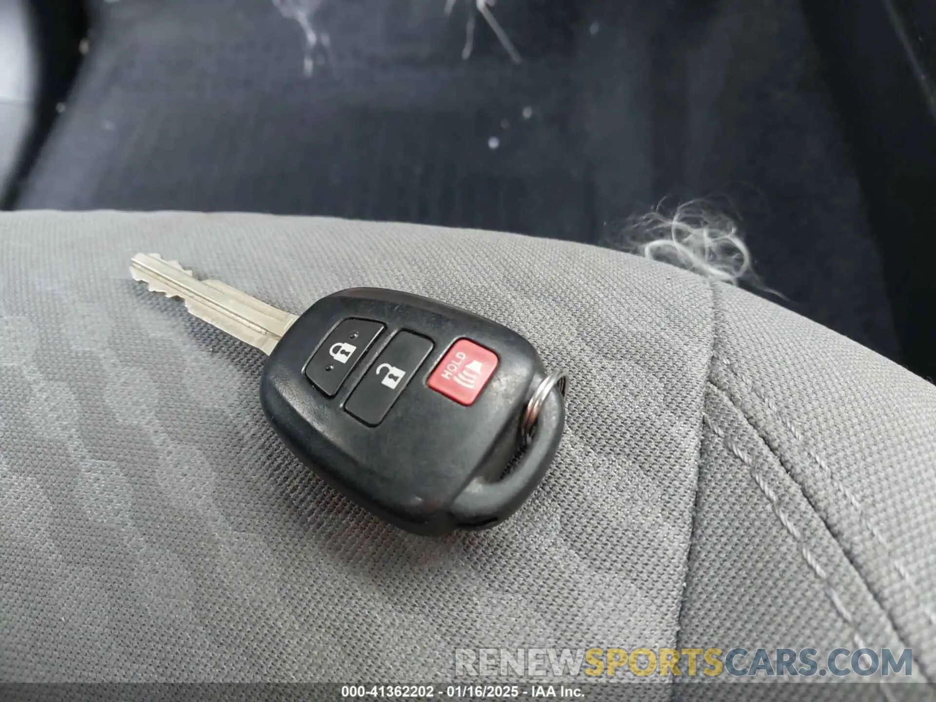 11 fotografías del automóvil dañado 5TFAZ5CN1MX113810 TOYOTA TACOMA 2021