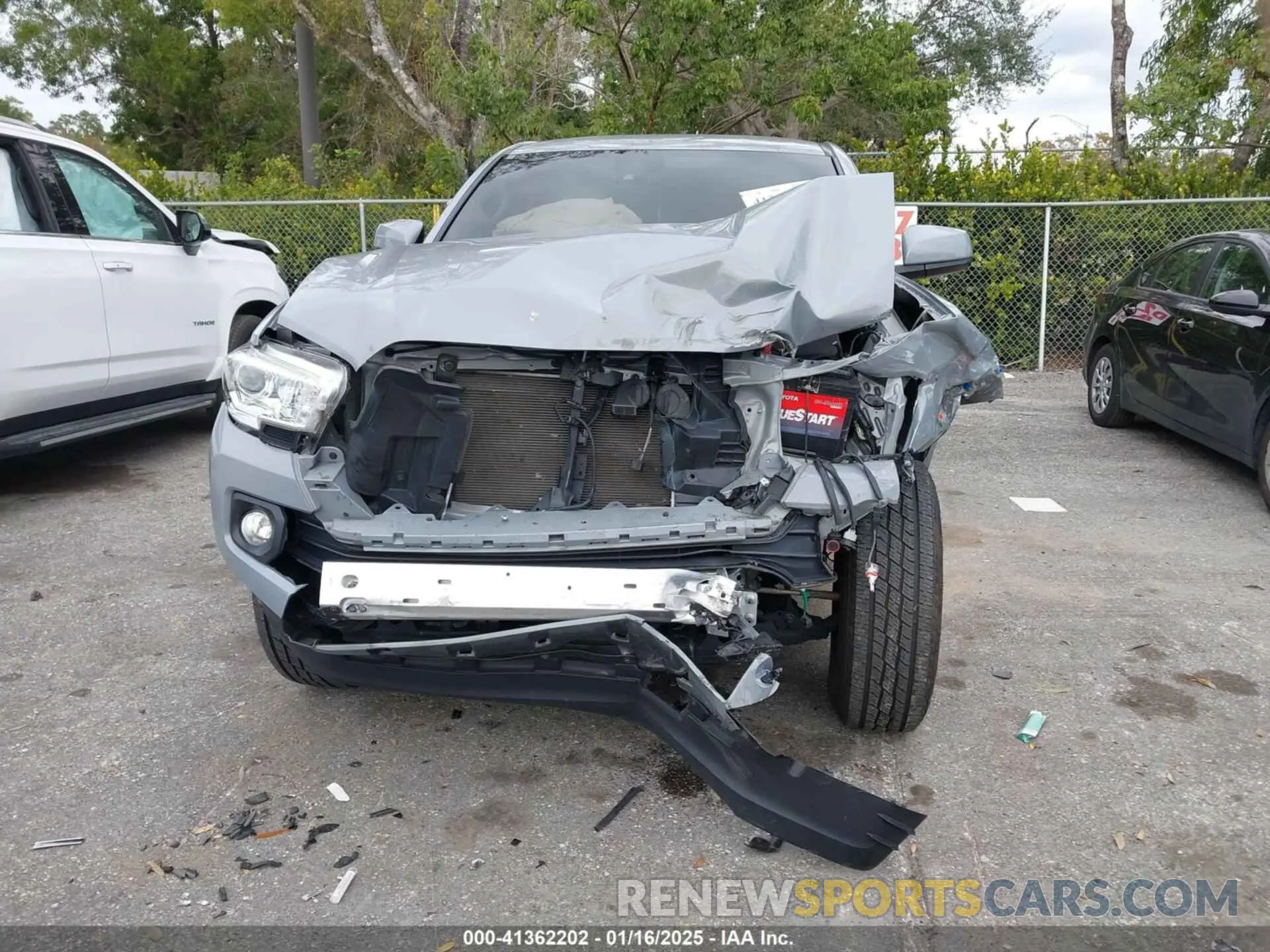 13 fotografías del automóvil dañado 5TFAZ5CN1MX113810 TOYOTA TACOMA 2021