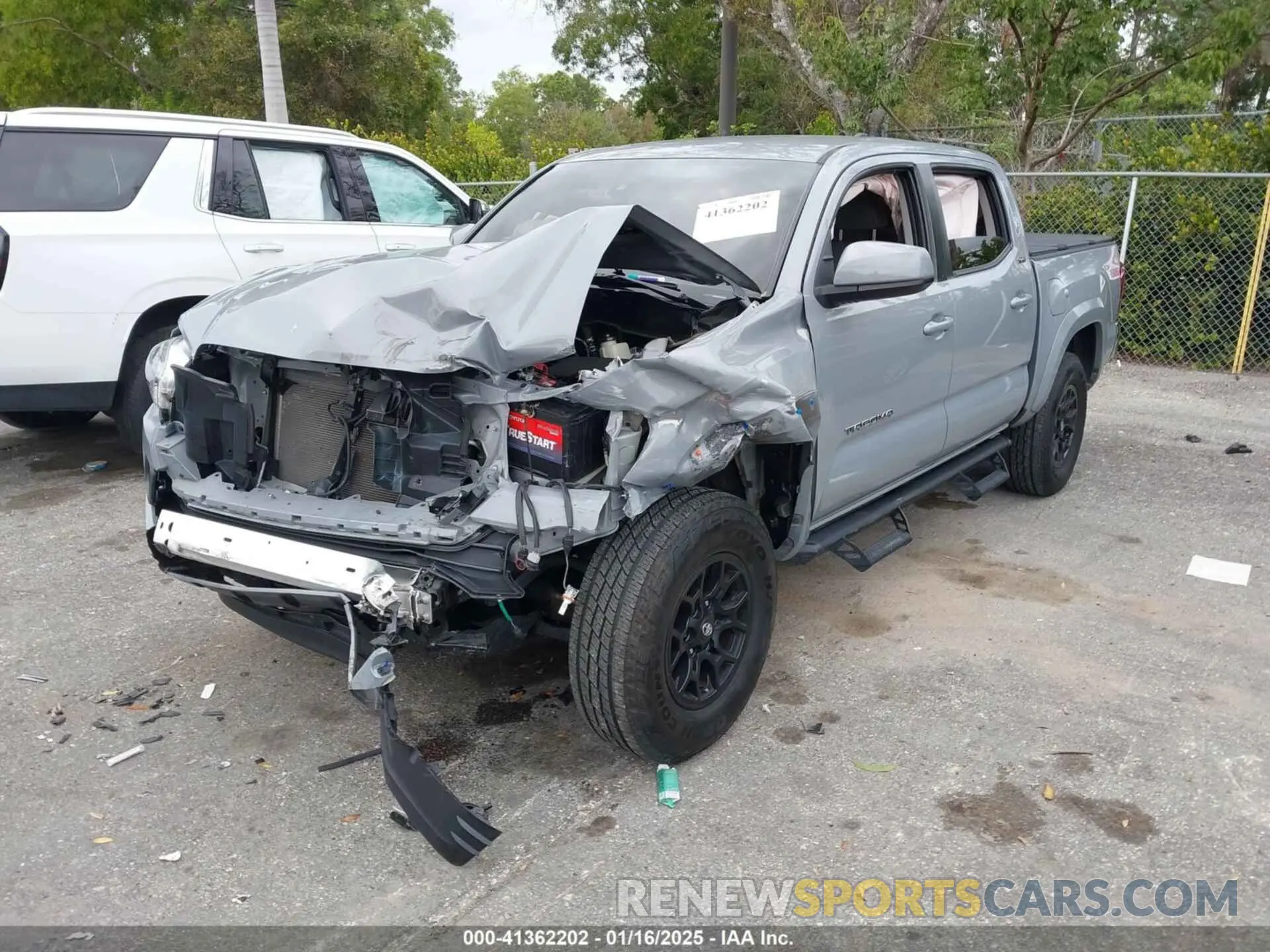 6 fotografías del automóvil dañado 5TFAZ5CN1MX113810 TOYOTA TACOMA 2021