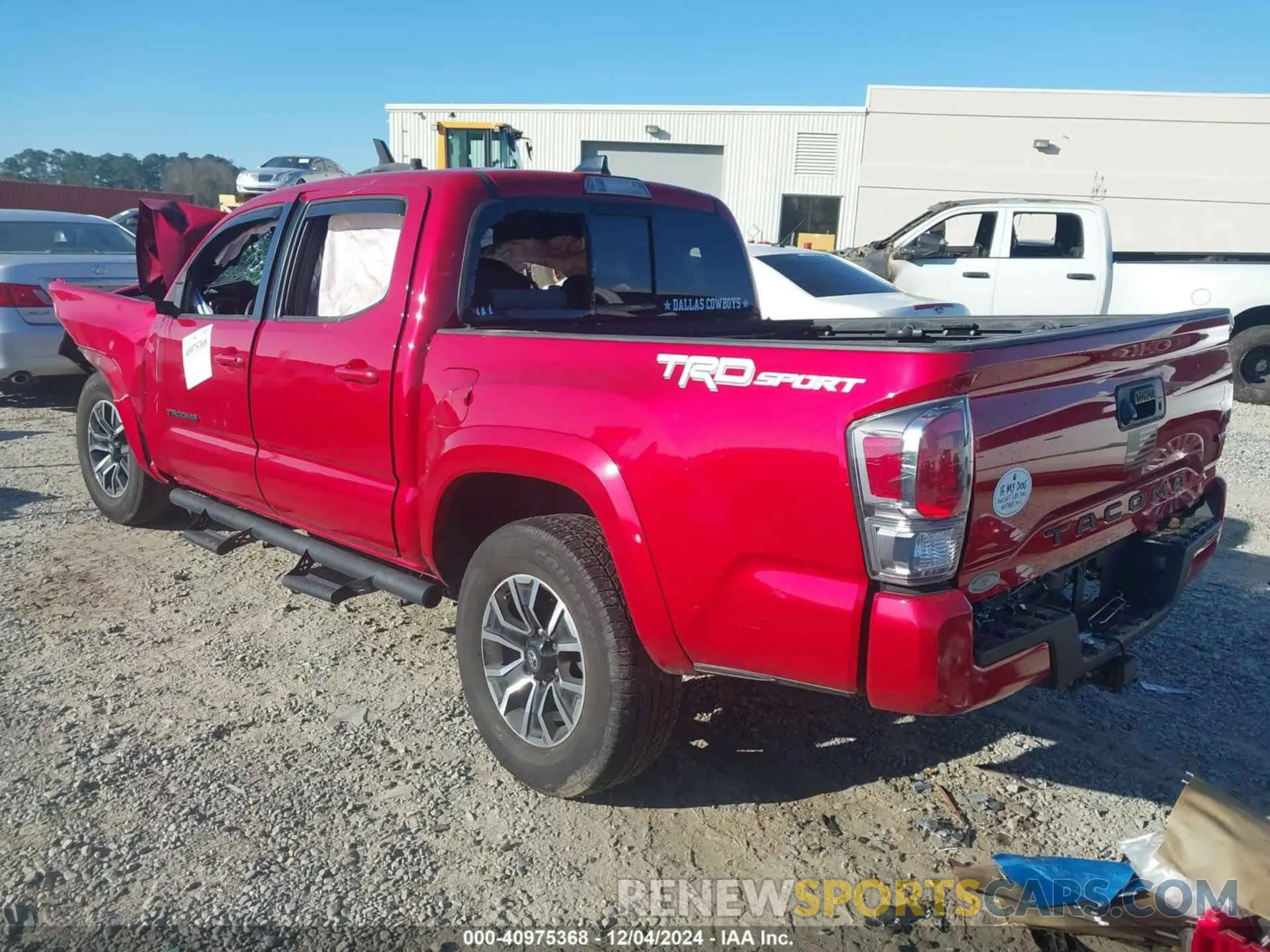 3 fotografías del automóvil dañado 5TFAZ5CN2MX114142 TOYOTA TACOMA 2021