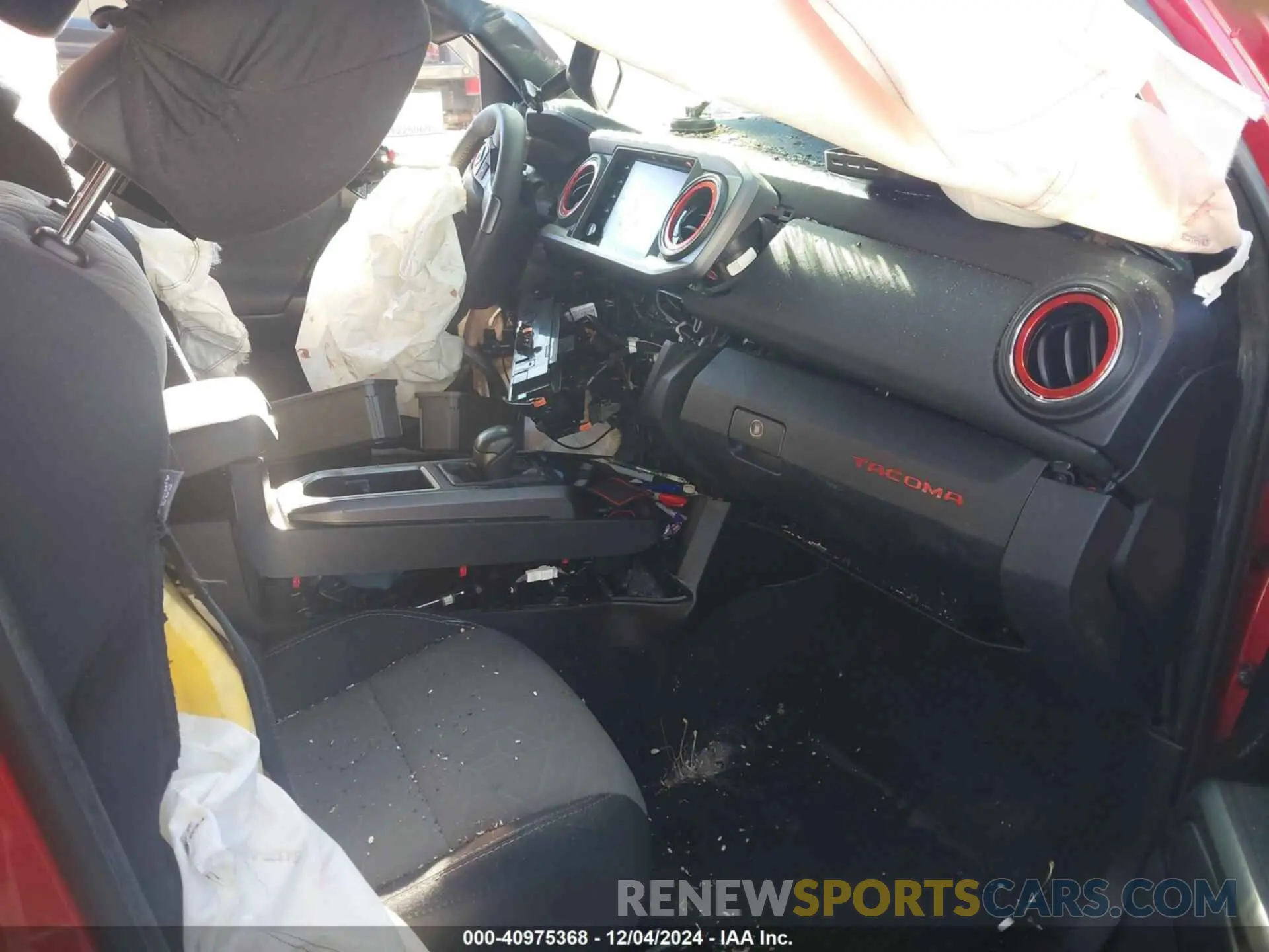 5 fotografías del automóvil dañado 5TFAZ5CN2MX114142 TOYOTA TACOMA 2021
