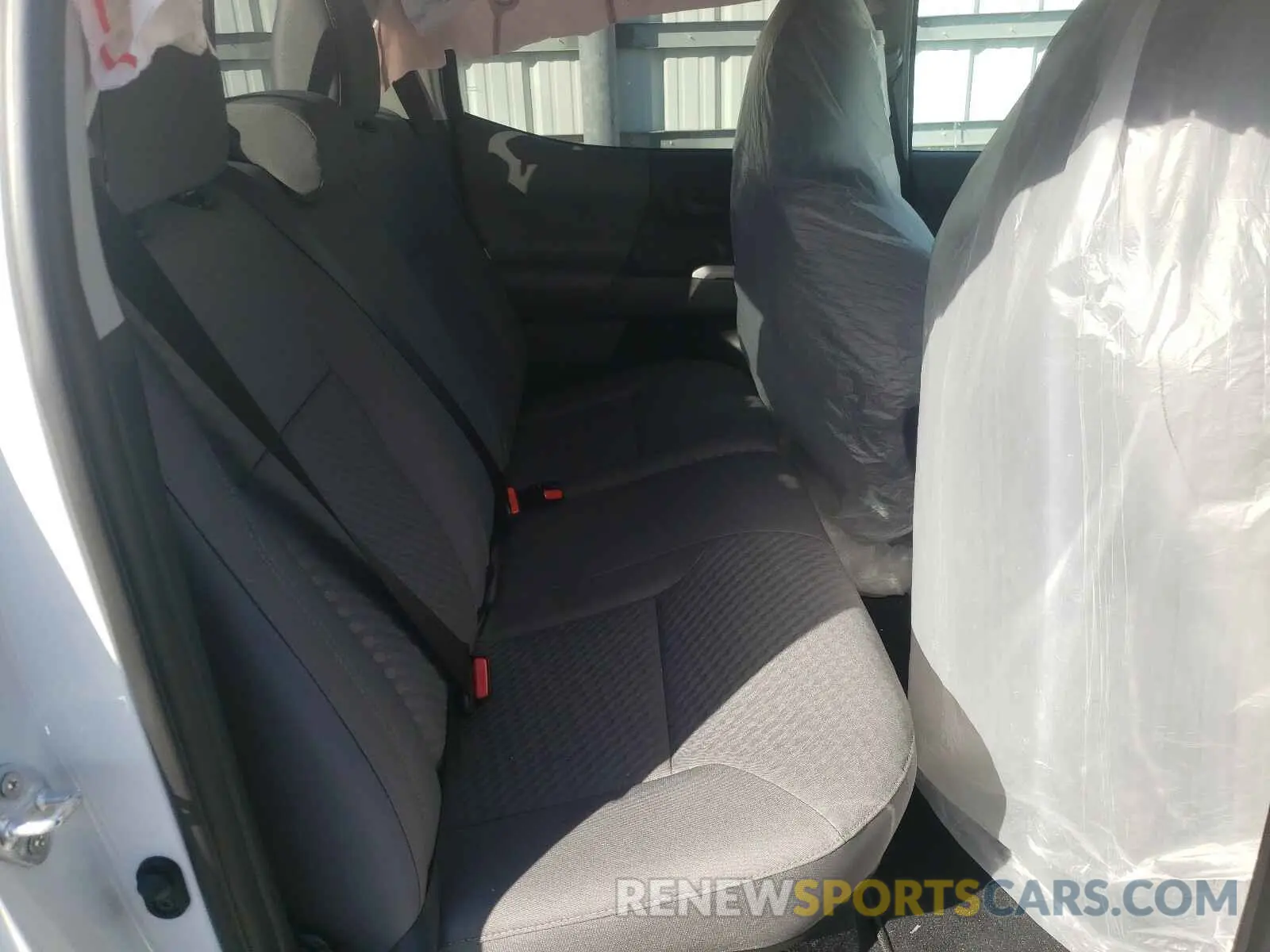 6 fotografías del automóvil dañado 5TFAZ5CN3MX100542 TOYOTA TACOMA 2021