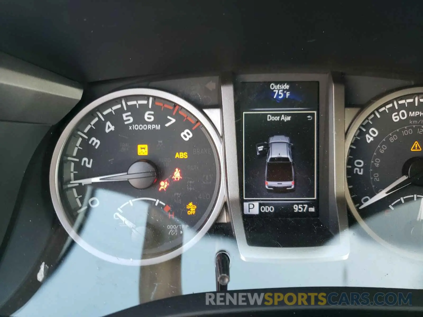 8 fotografías del automóvil dañado 5TFAZ5CN3MX100542 TOYOTA TACOMA 2021