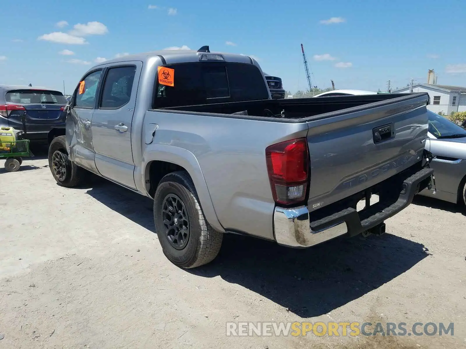 3 fotografías del automóvil dañado 5TFAZ5CN3MX103666 TOYOTA TACOMA 2021