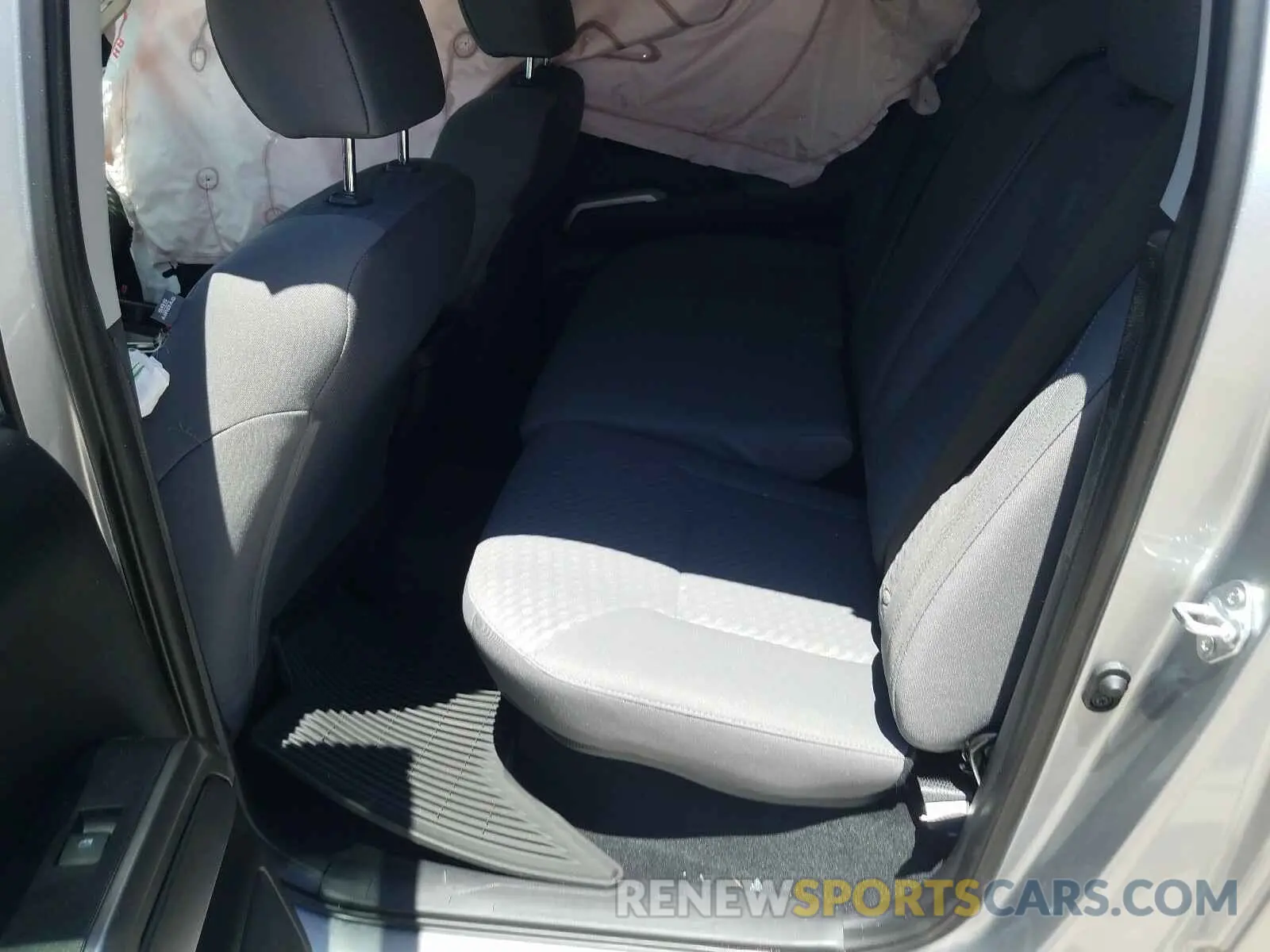 6 fotografías del automóvil dañado 5TFAZ5CN3MX103666 TOYOTA TACOMA 2021