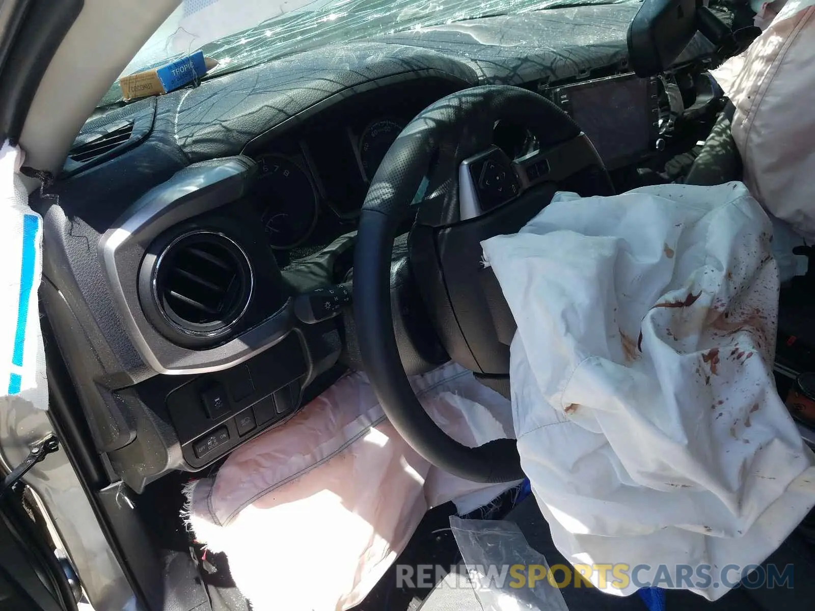 8 fotografías del automóvil dañado 5TFAZ5CN3MX103666 TOYOTA TACOMA 2021