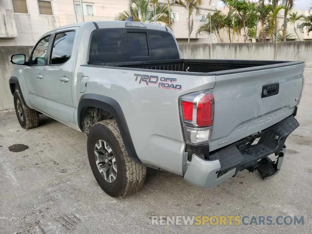 3 fotografías del automóvil dañado 5TFAZ5CN3MX107720 TOYOTA TACOMA 2021