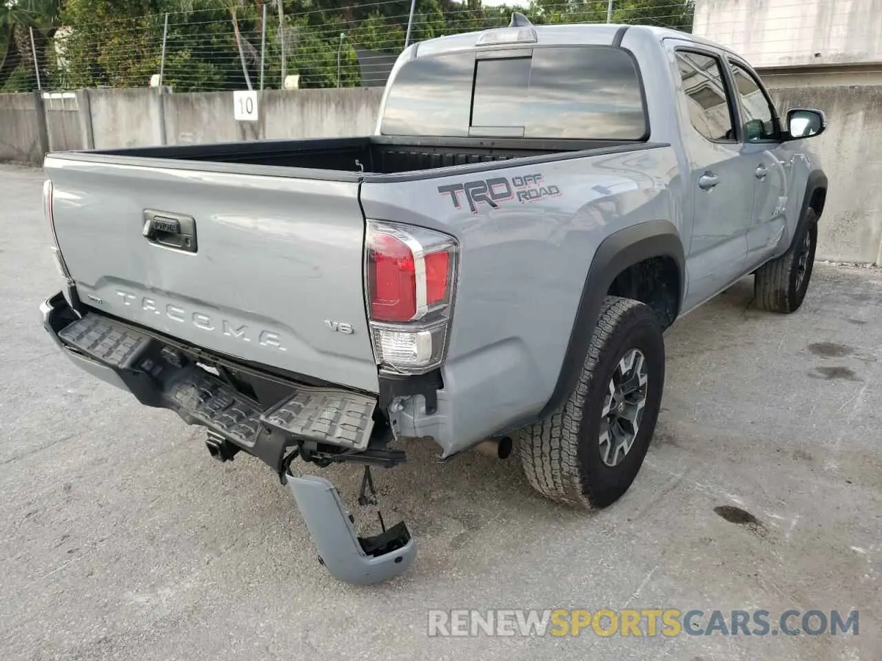 4 fotografías del automóvil dañado 5TFAZ5CN3MX107720 TOYOTA TACOMA 2021